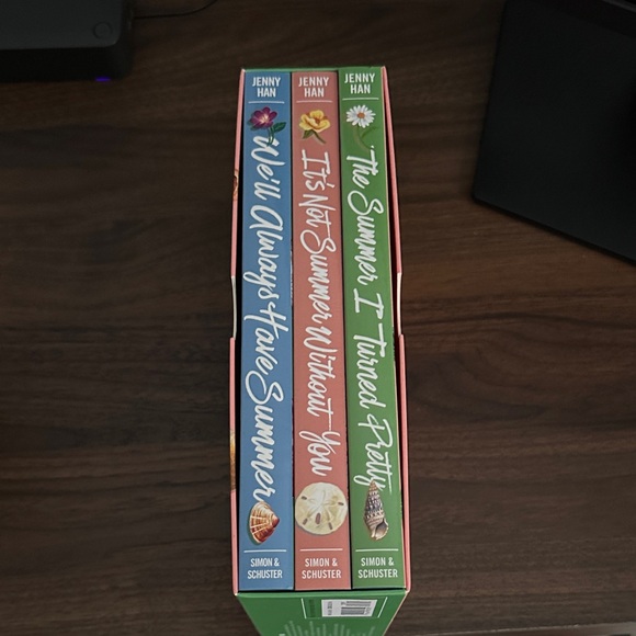 The Complete Summer I Turned Pretty Trilogy Deluxe Edition - Picture 2 of 2